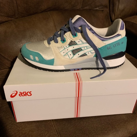 ASICS - Picture 2 of 3
